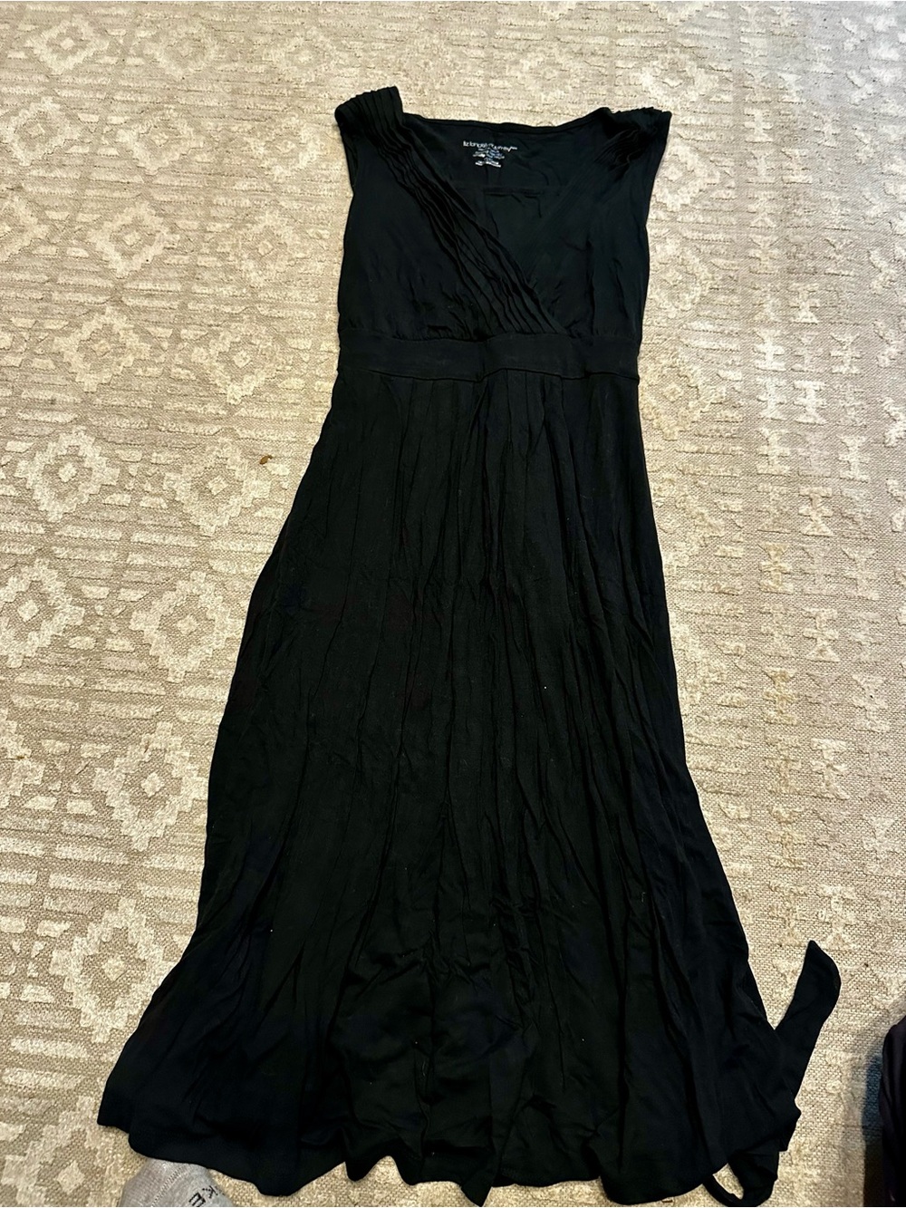 Liz Lange for Target Black Sleeveless Maternity and Nursing Dress